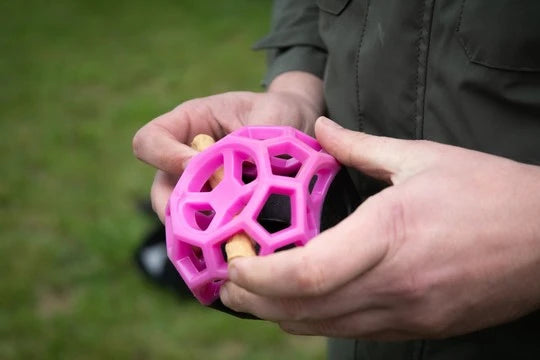 Dog Comets Moonstone Treat Cube hundeleke grønn gummi