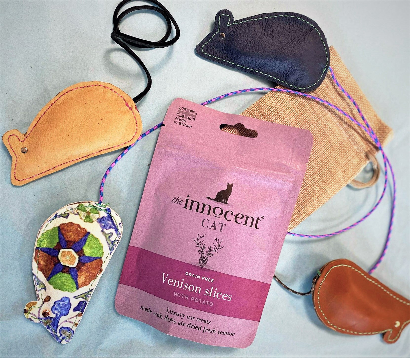 The Innocent Hound Luxury Leather katteleke mus catnip