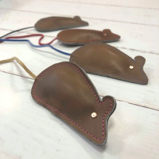 The Innocent Hound Luxury Leather katteleke mus catnip